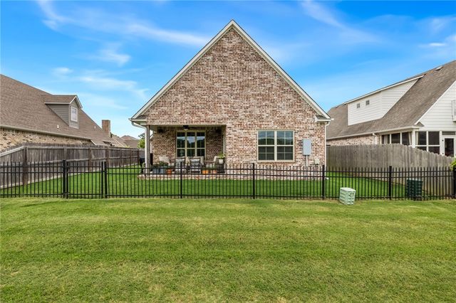 247 N Powderhorn Drive, Fayetteville, AR 72704