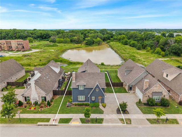 247 N Powderhorn Drive, Fayetteville, AR 72704
