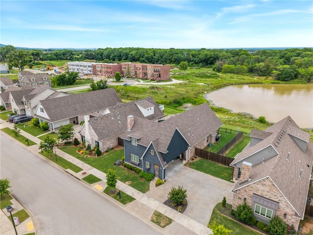 247 N Powderhorn Drive, Fayetteville, AR 72704