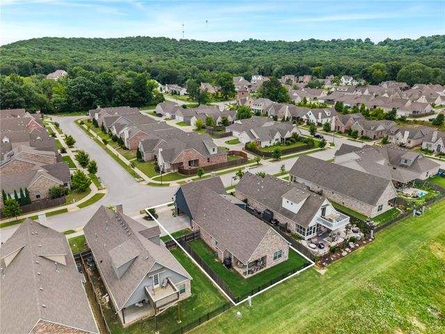 247 N Powderhorn Drive, Fayetteville, AR 72704