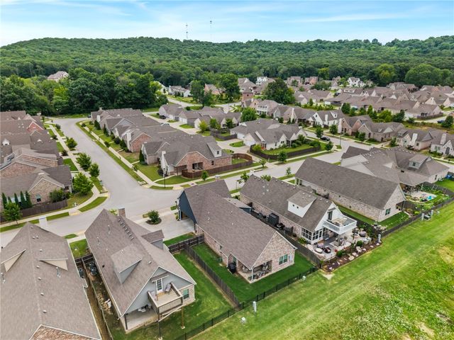 247 N Powderhorn Drive, Fayetteville, AR 72704