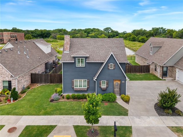 247 N Powderhorn Drive, Fayetteville, AR 72704
