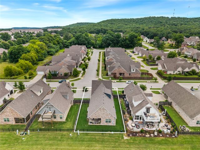 247 N Powderhorn Drive, Fayetteville, AR 72704