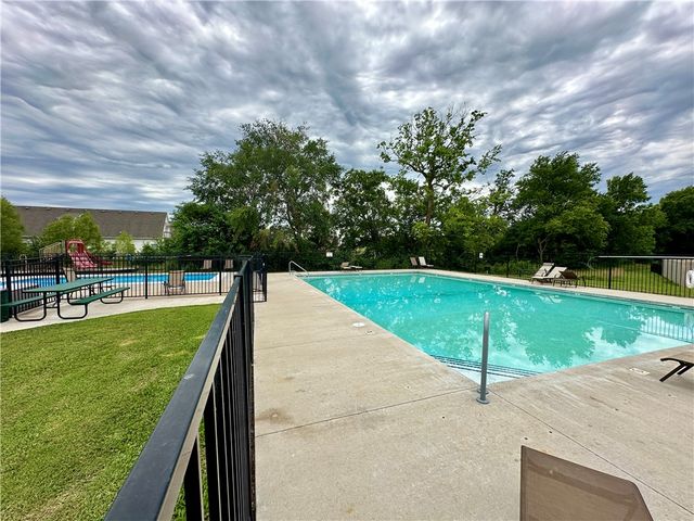 247 N Powderhorn Drive, Fayetteville, AR 72704