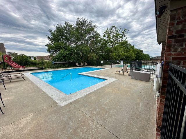 247 N Powderhorn Drive, Fayetteville, AR 72704