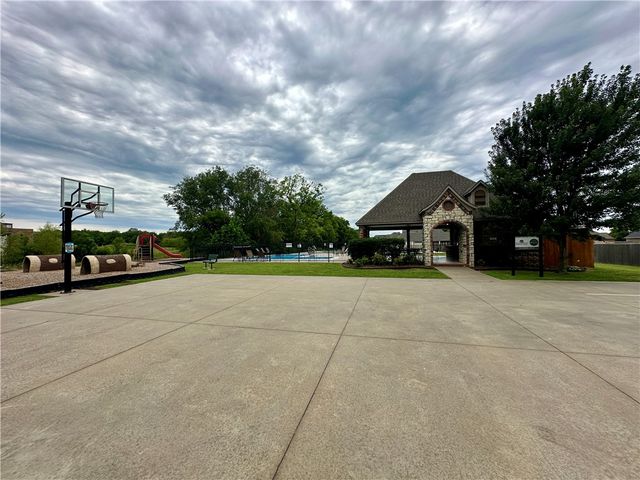 247 N Powderhorn Drive, Fayetteville, AR 72704