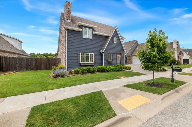 247 N Powderhorn Drive, Fayetteville, AR 72704