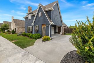 247 N Powderhorn Drive, Fayetteville, AR 72704