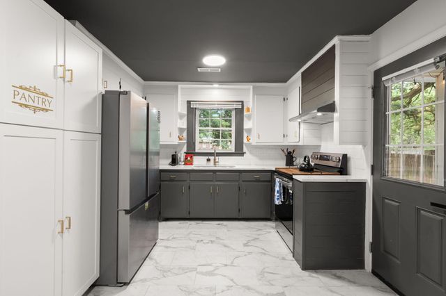 2632 Ridgewood Avenue, Charleston, SC 29414