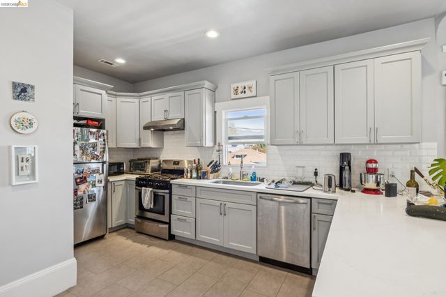 5401 Genoa, Oakland, CA 94611