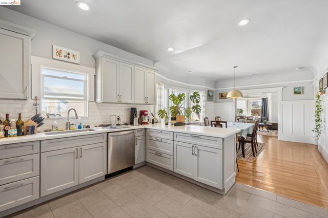 5401 Genoa, Oakland, CA 94611