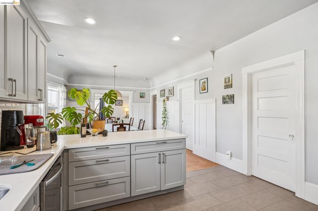 5401 Genoa, Oakland, CA 94611