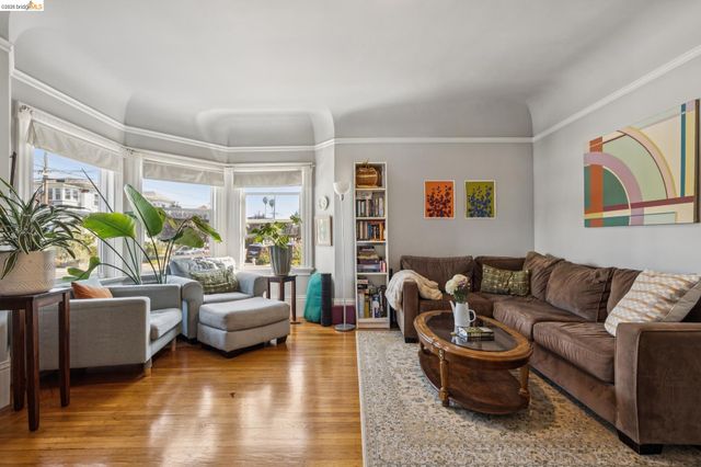 5401 Genoa, Oakland, CA 94611