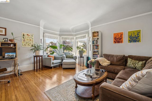 5401 Genoa, Oakland, CA 94611