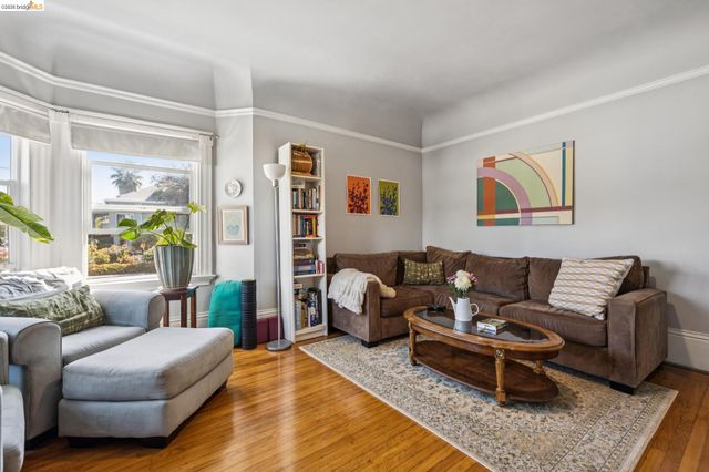 5401 Genoa, Oakland, CA 94611