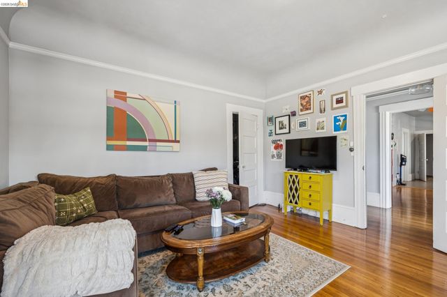 5401 Genoa, Oakland, CA 94611