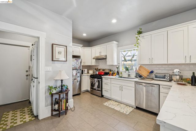 5401 Genoa, Oakland, CA 94611