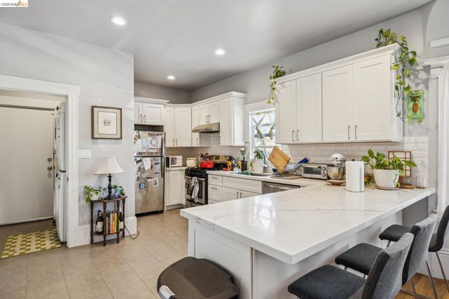 5401 Genoa, Oakland, CA 94611