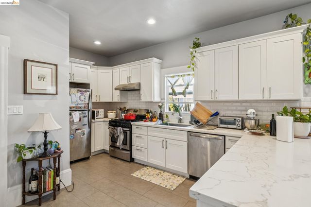 5401 Genoa, Oakland, CA 94611