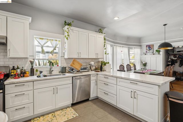 5401 Genoa, Oakland, CA 94611