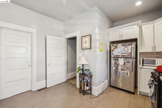 5401 Genoa, Oakland, CA 94611