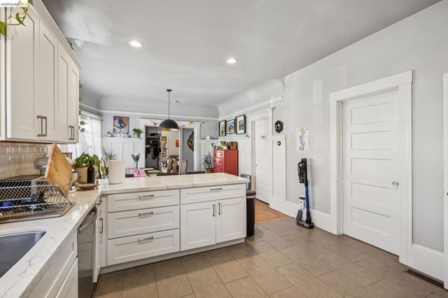 5401 Genoa, Oakland, CA 94611