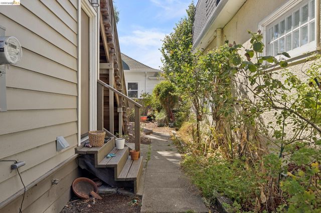 5401 Genoa, Oakland, CA 94611
