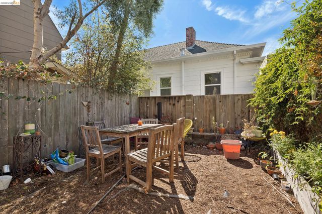 5401 Genoa, Oakland, CA 94611
