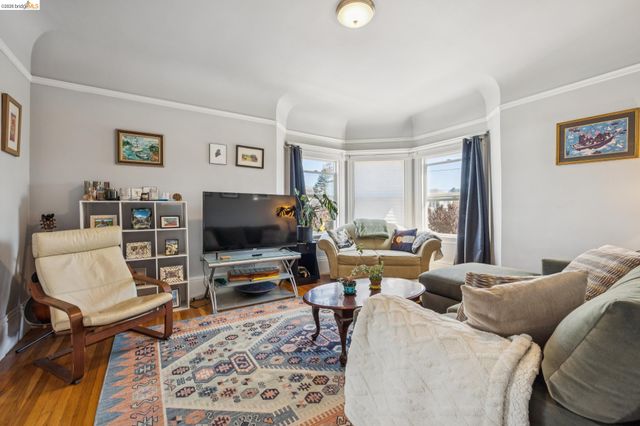 5401 Genoa, Oakland, CA 94611