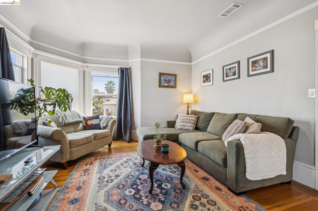 5401 Genoa, Oakland, CA 94611
