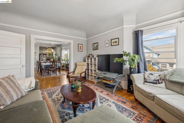5401 Genoa, Oakland, CA 94611