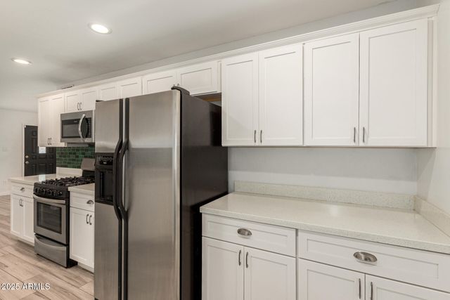 2808 W LAWRENCE Road, Phoenix, AZ 85017