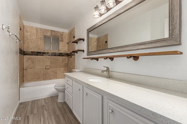 2808 W LAWRENCE Road, Phoenix, AZ 85017