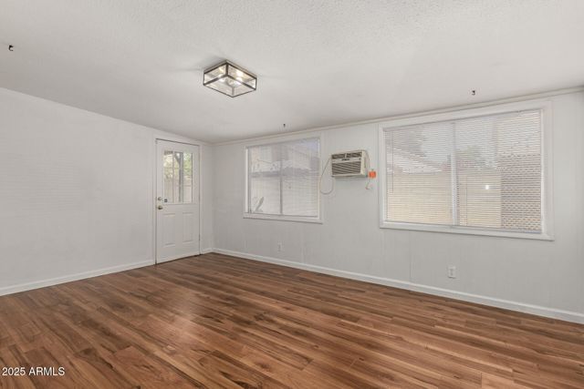 2808 W LAWRENCE Road, Phoenix, AZ 85017