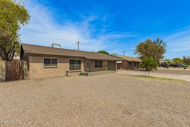 2808 W LAWRENCE Road, Phoenix, AZ 85017