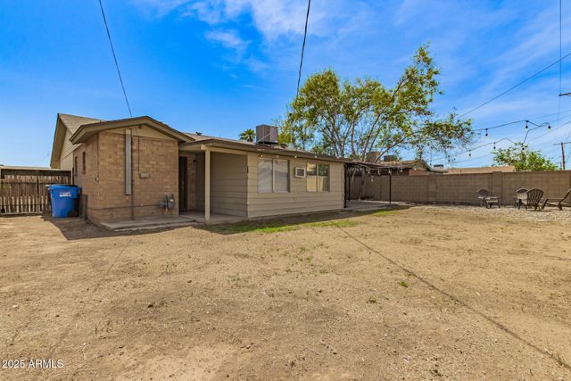 2808 W LAWRENCE Road, Phoenix, AZ 85017