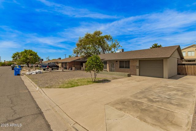 2808 W LAWRENCE Road, Phoenix, AZ 85017