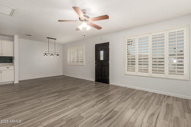 2808 W LAWRENCE Road, Phoenix, AZ 85017