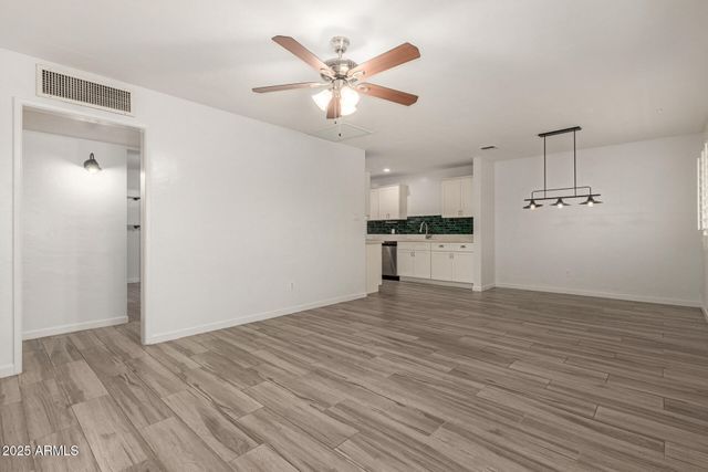 2808 W LAWRENCE Road, Phoenix, AZ 85017