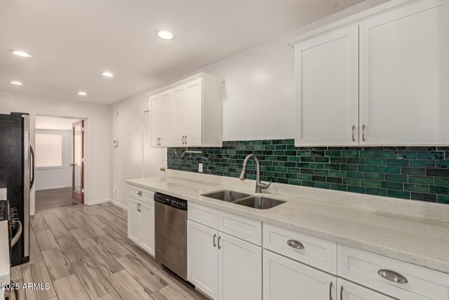 2808 W LAWRENCE Road, Phoenix, AZ 85017