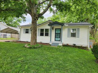 2000 Overton Dr, Columbia, TN 38401