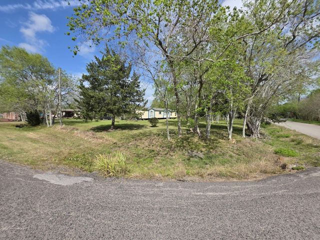 18902 Mckay Road, Alvin, TX 77511