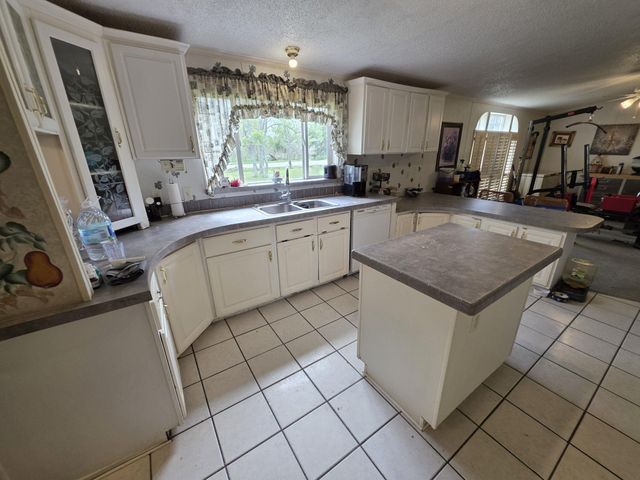 18902 Mckay Road, Alvin, TX 77511