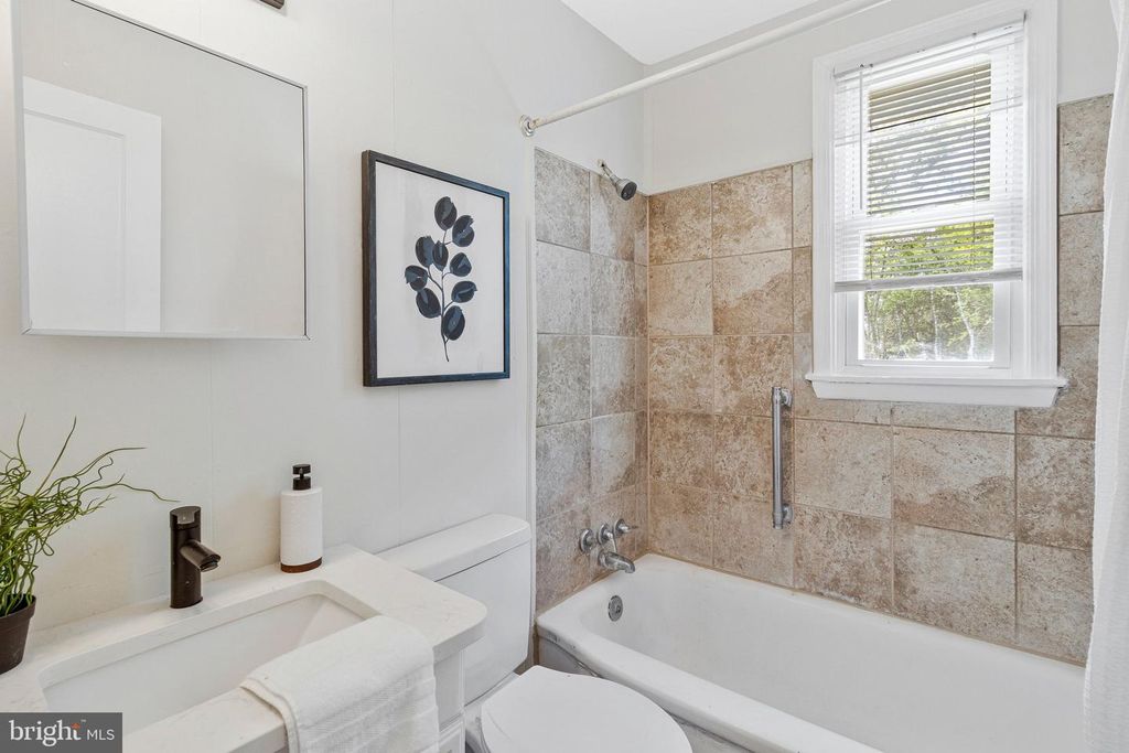 Image 11 of property listing at 2801 KIRTLAND AVE, District Heights, MD 20747