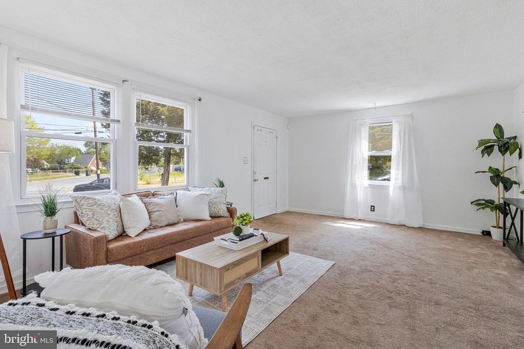 Image 4 of property listing at 2801 KIRTLAND AVE, District Heights, MD 20747