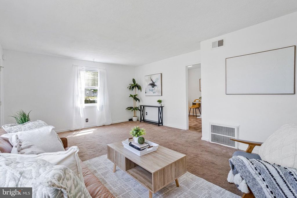 Image 5 of property listing at 2801 KIRTLAND AVE, District Heights, MD 20747