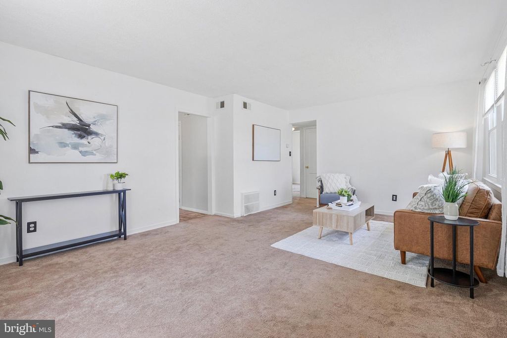 Image 6 of property listing at 2801 KIRTLAND AVE, District Heights, MD 20747