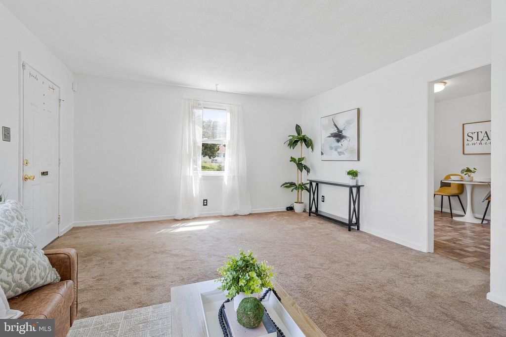 Image 7 of property listing at 2801 KIRTLAND AVE, District Heights, MD 20747