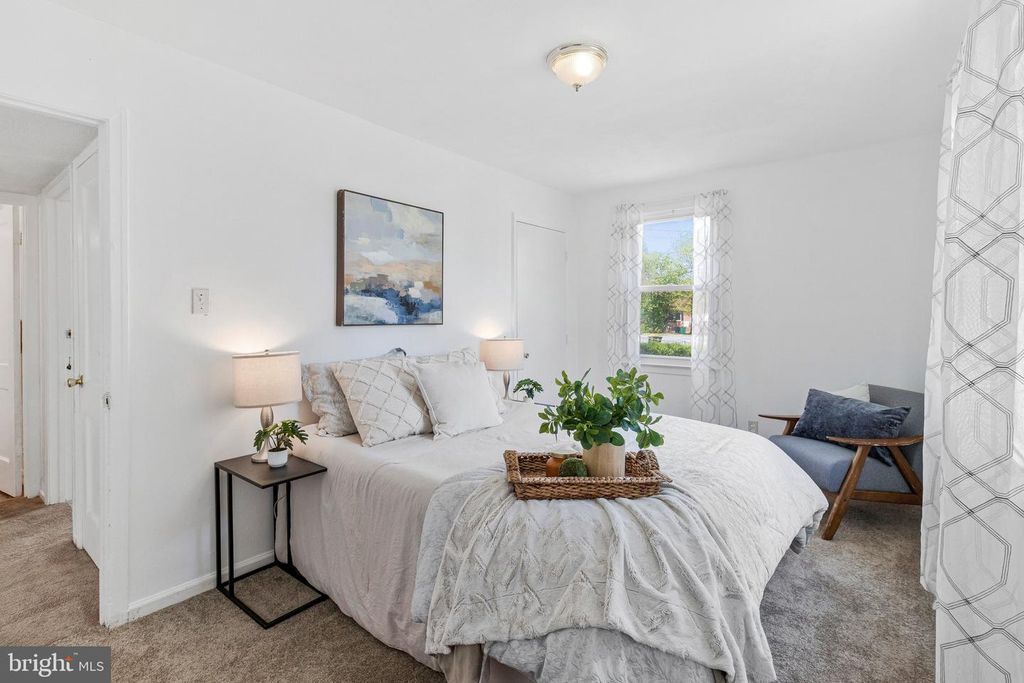 Image 8 of property listing at 2801 KIRTLAND AVE, District Heights, MD 20747