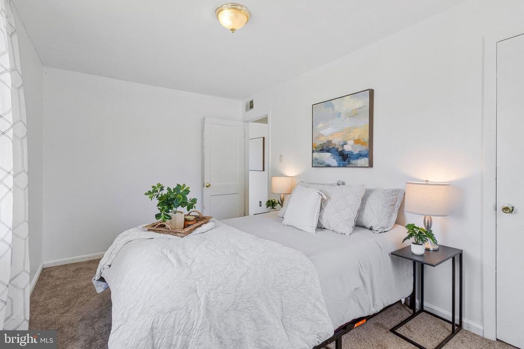 Image 9 of property listing at 2801 KIRTLAND AVE, District Heights, MD 20747